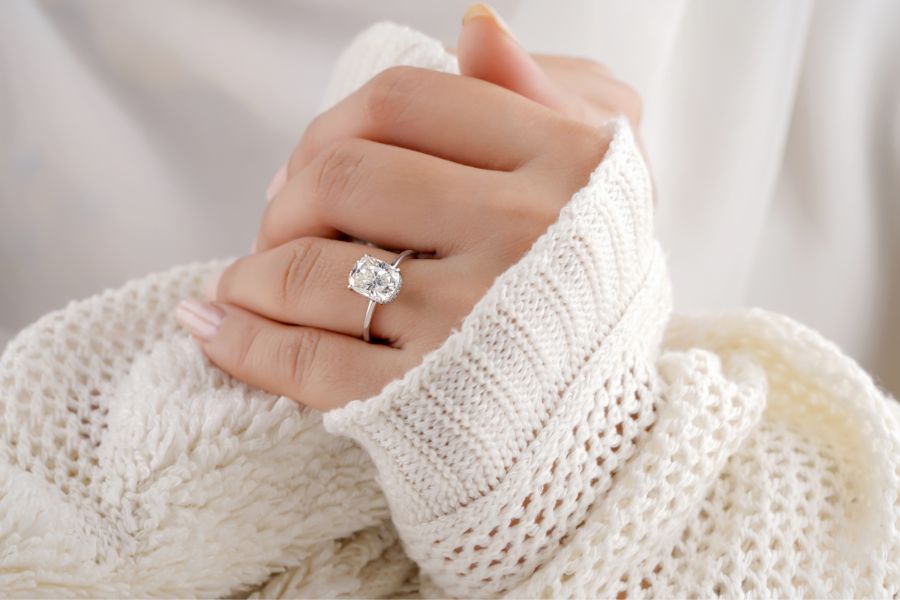 Jakie są rodzaje pierścionków zaręczynowych?